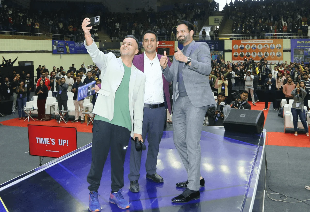 Saurabh Bhatnagar with Irfan Pathan